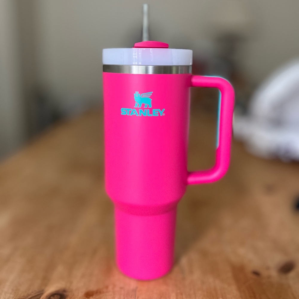 Stanley Quencher H2.0 Tumbler 40 oz Passion pink